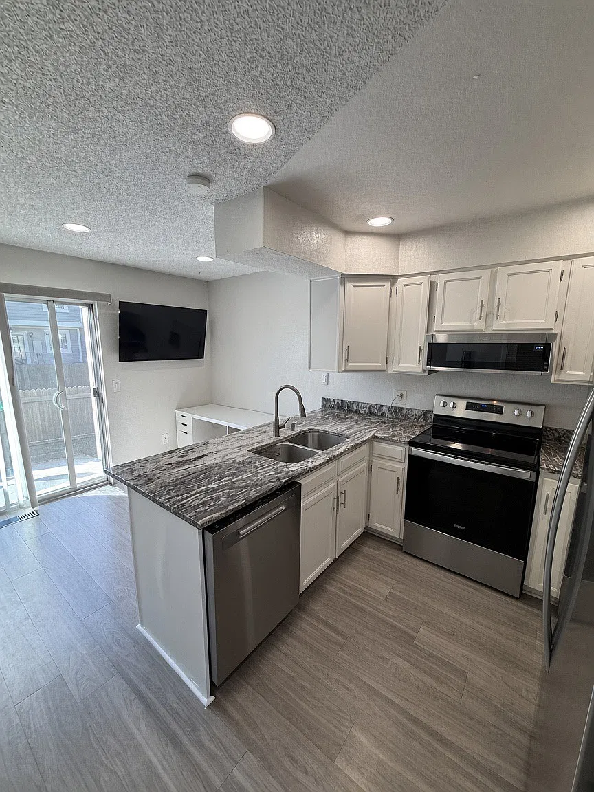 2 bed, 1131 sqft, $2,350 — Photo 1