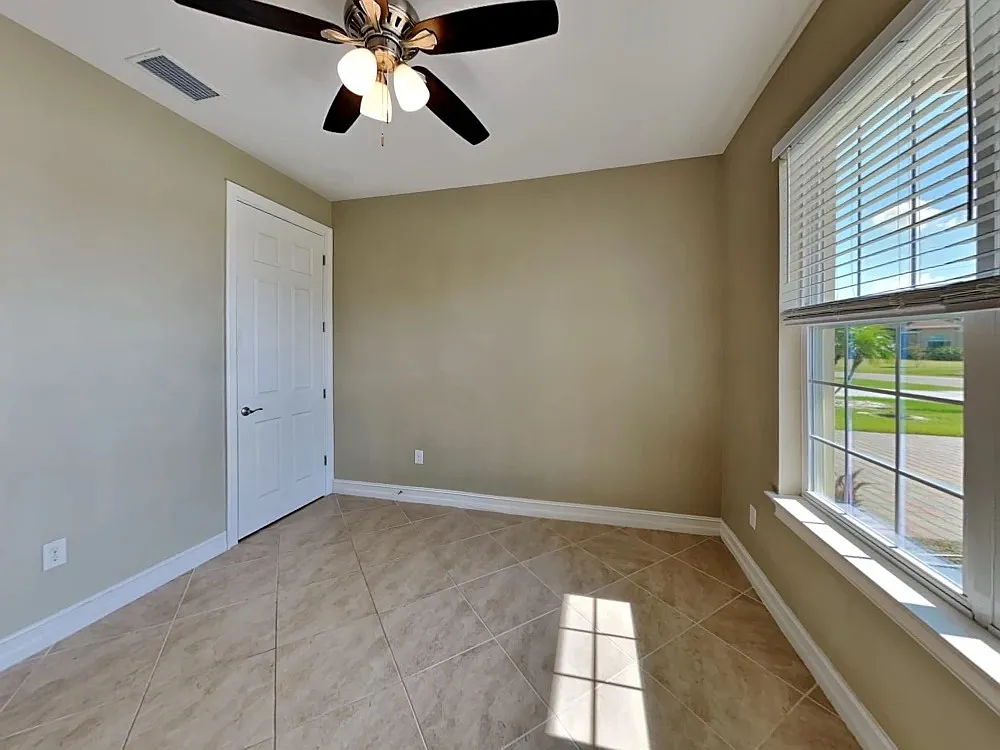3 bed, 2196 sqft, $2,185 — Photo 3