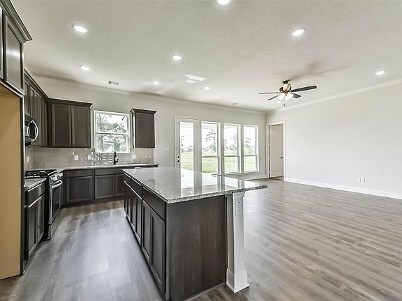 4th image of 6427 Tomahawk Dr