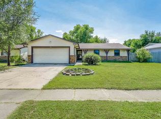 6221 E Woodlow Dr, Bel Aire, KS 67220