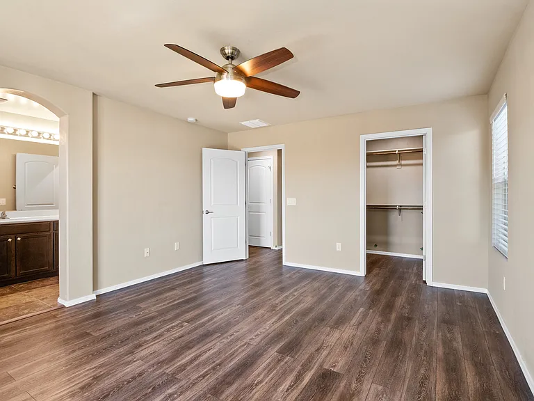 240 E Scepter Ln — Photo 7