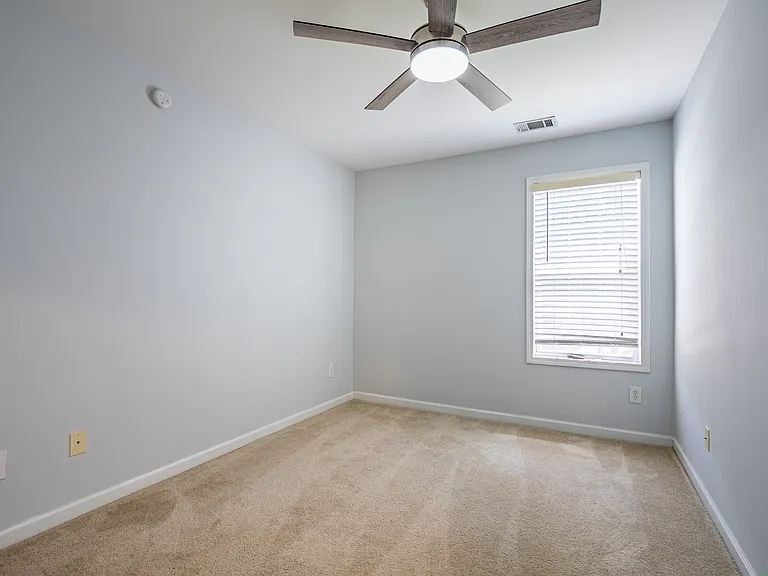 140 Galecrest Dr — Photo 16