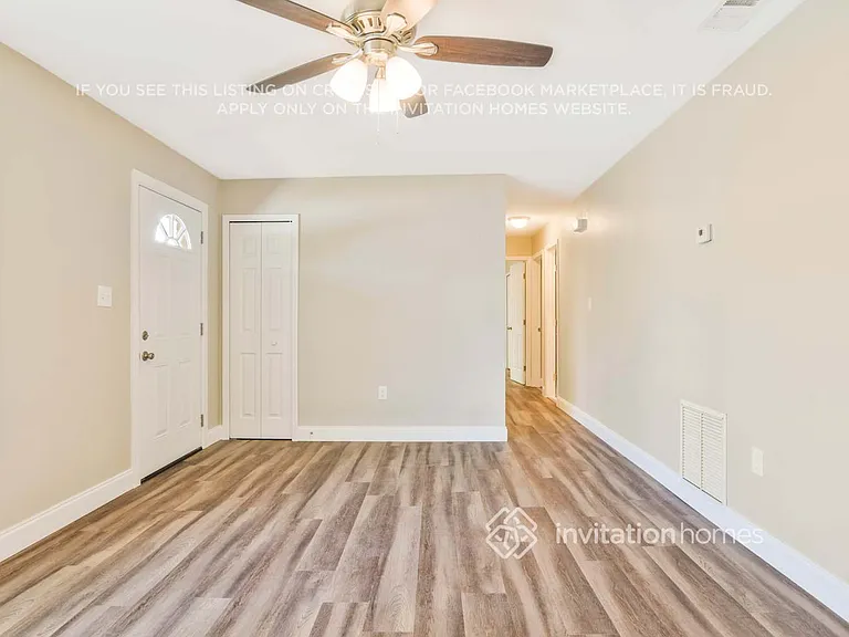316 E Rose Ln — Photo 3