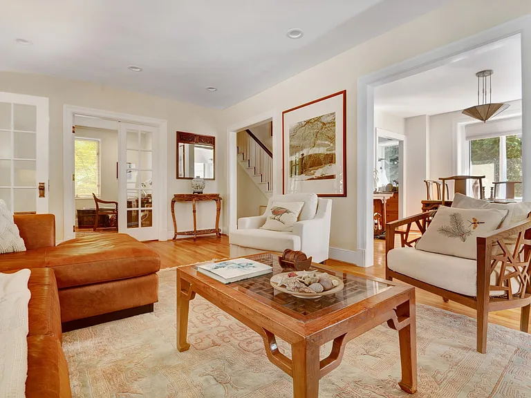 4000 Harrison St NW — Photo 2