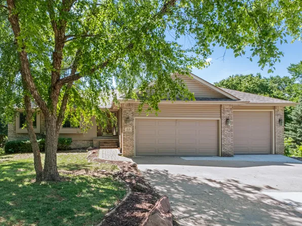 715 Parkwild Dr, Council Bluffs, IA 51503