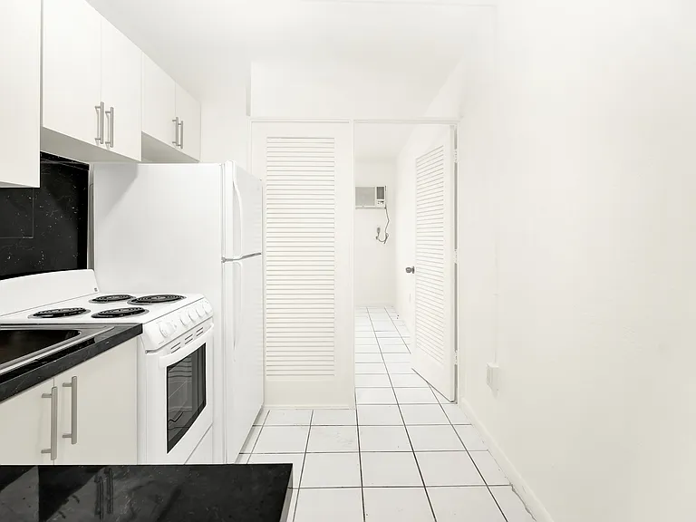 426 Santander Ave #3 — Photo 6