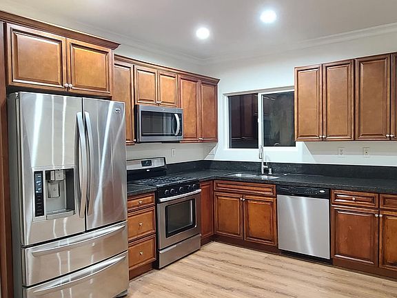 4th image of 1037 S Fedora St #303