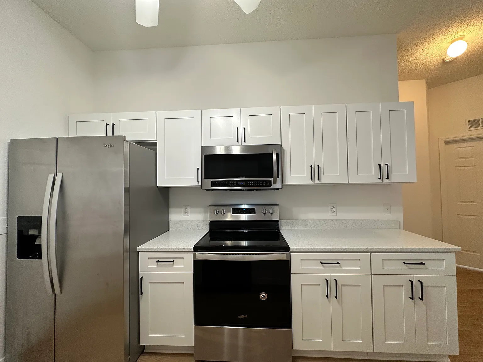 1055 Sedgewood Cir — Photo 3