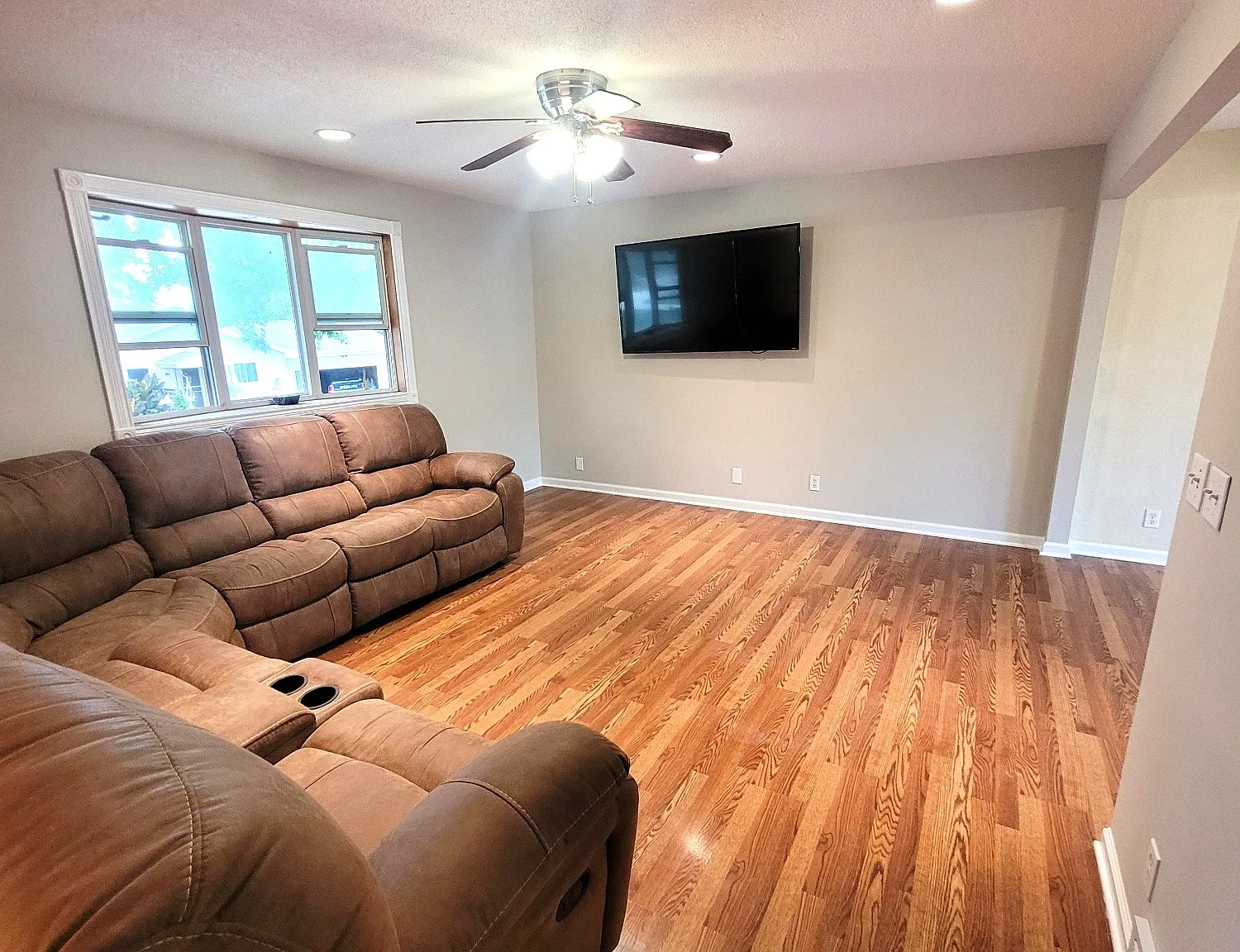 3 bed, 1379 sqft, $2,000 — Photo 3