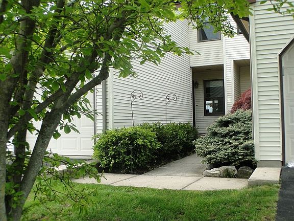 2nd image of 219 Spruce Ct #219