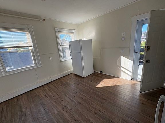 4th image of 7 Spruce St #3L