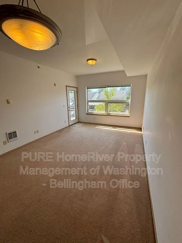 1 bed, 1.0 bath, 880 sqft, $1,695 — Photo 1