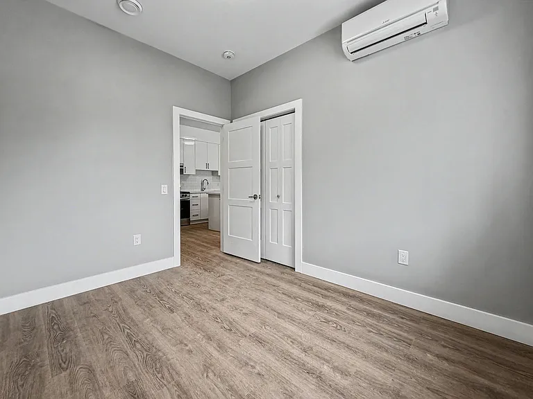 199 Pine St #6 — Photo 12