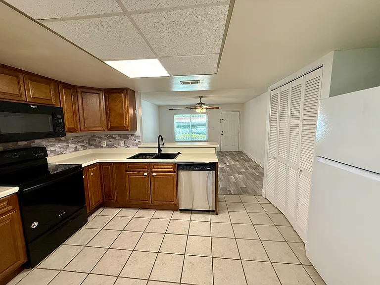1515 Huntington Ln #117 — Photo 3