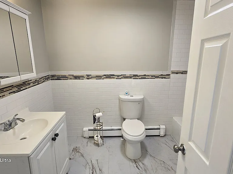 1 bathroom different angles
