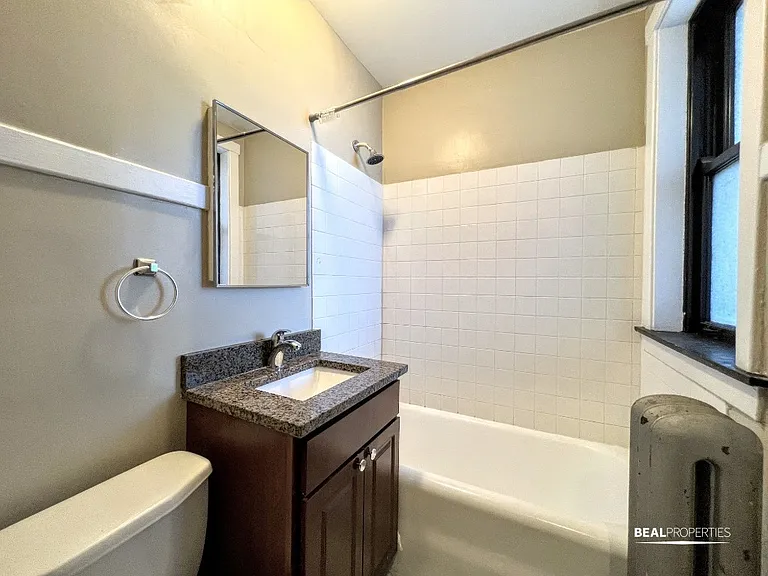 2110 W Ainslie St #N2 — Photo 8