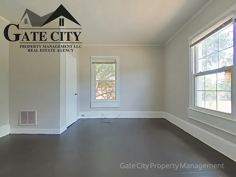 224 N Dunleith Ave — Photo 8