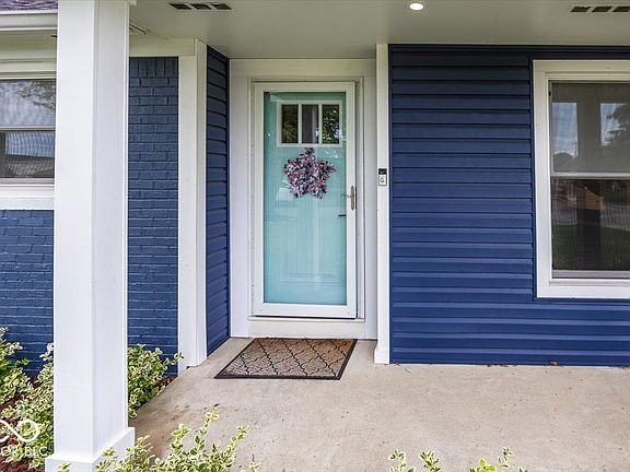 3rd image of 718 Meadow Ln
