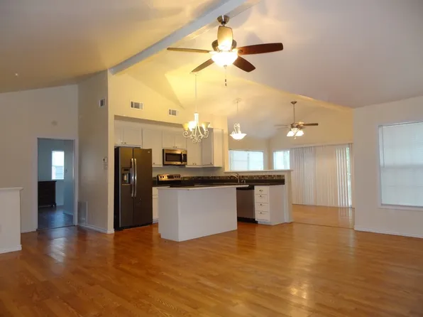 127 Cedarwood Dr, Enchanted Oaks, TX 75156