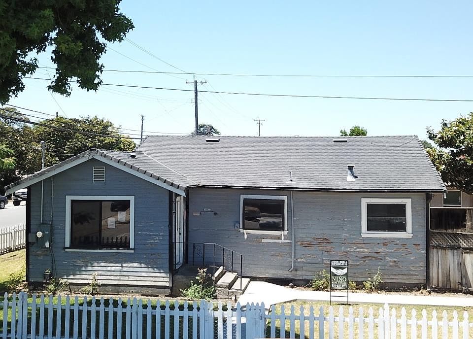 1st image of 760 College St