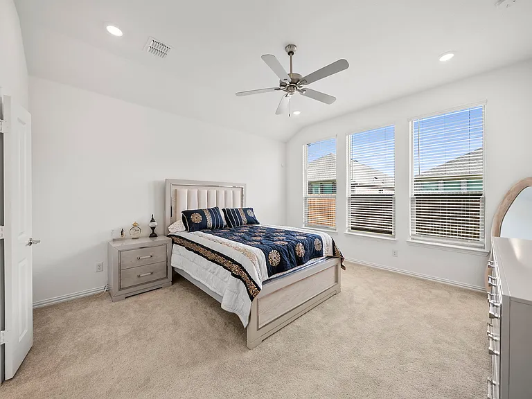147 Starfall Dr — Photo 23