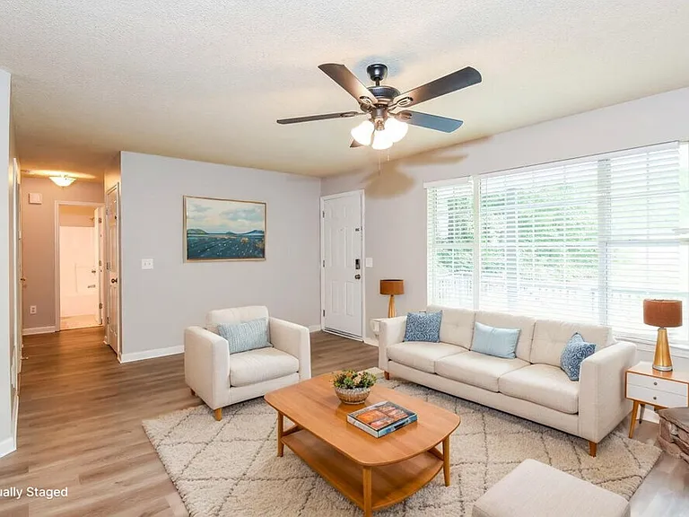 221 Martins Ct — Photo 5