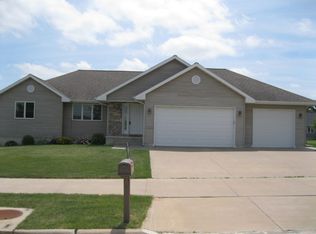 127 16th Ave SW, Waverly, IA 50677
