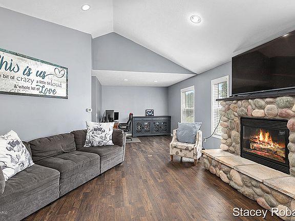 4th image of 9481 Stone View Dr NE