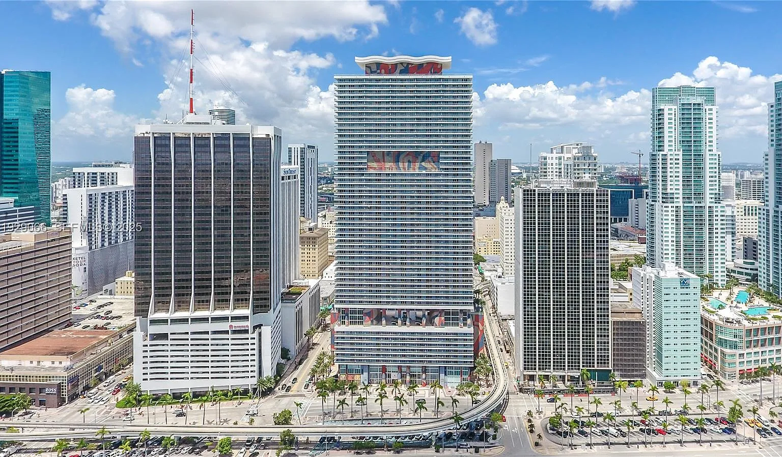 50 Biscayne Condo — Photo 1