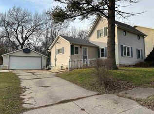 516 S Pine St, Janesville, WI 53548