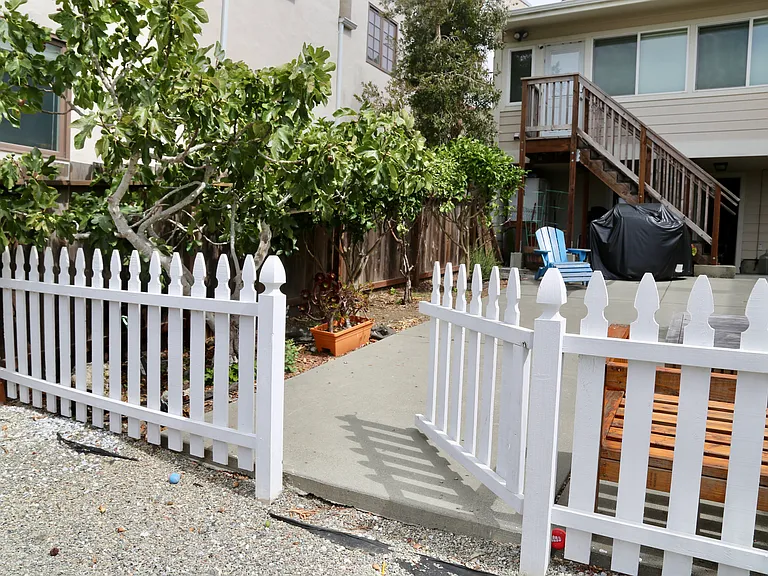 748 Kansas St — Photo 26
