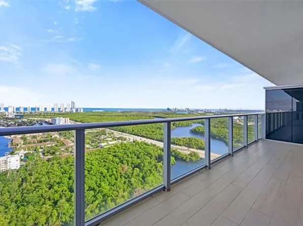 16385 Biscayne Blvd, North Miami Beach, FL
