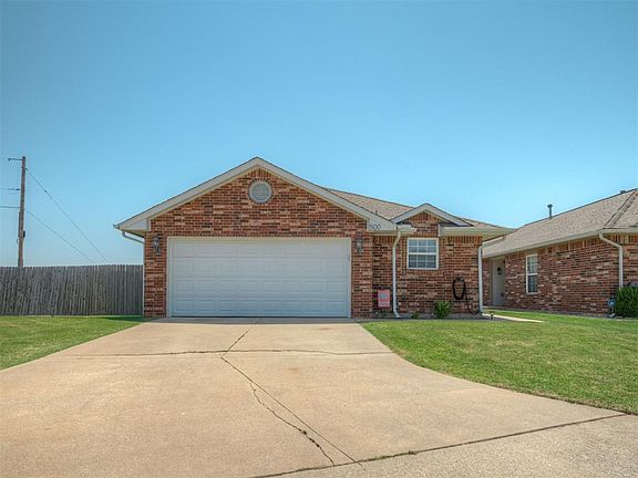 2nd image of 500 SW 38th Ter