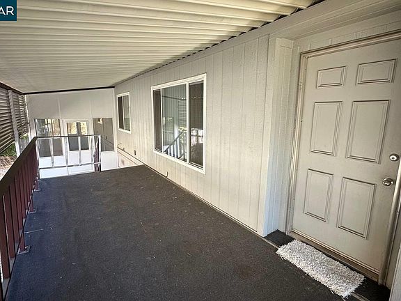 3rd image of 367 Ravine Cir