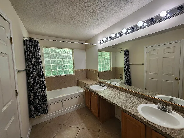 2025 Woodville Ln — Photo 9