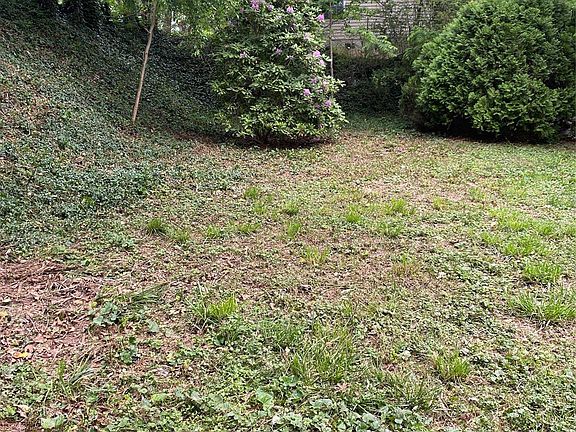 4th image of Lilac St