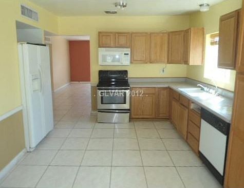 4th image of 4929 Newton Dr