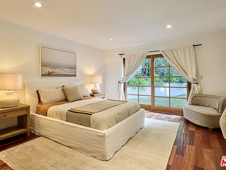 3268 Serra Rd — Photo 18