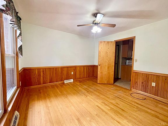5th image of 129 Foxwood Dr