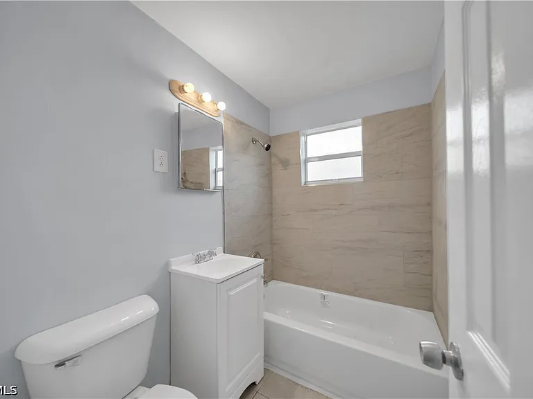 1527 Gardenia Ave — Photo 22