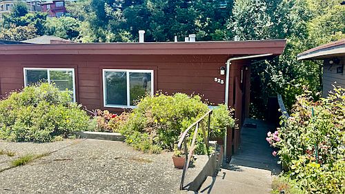 3rd image of 525 Riverview Dr