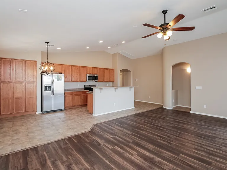 3658 E Alamo St — Photo 2