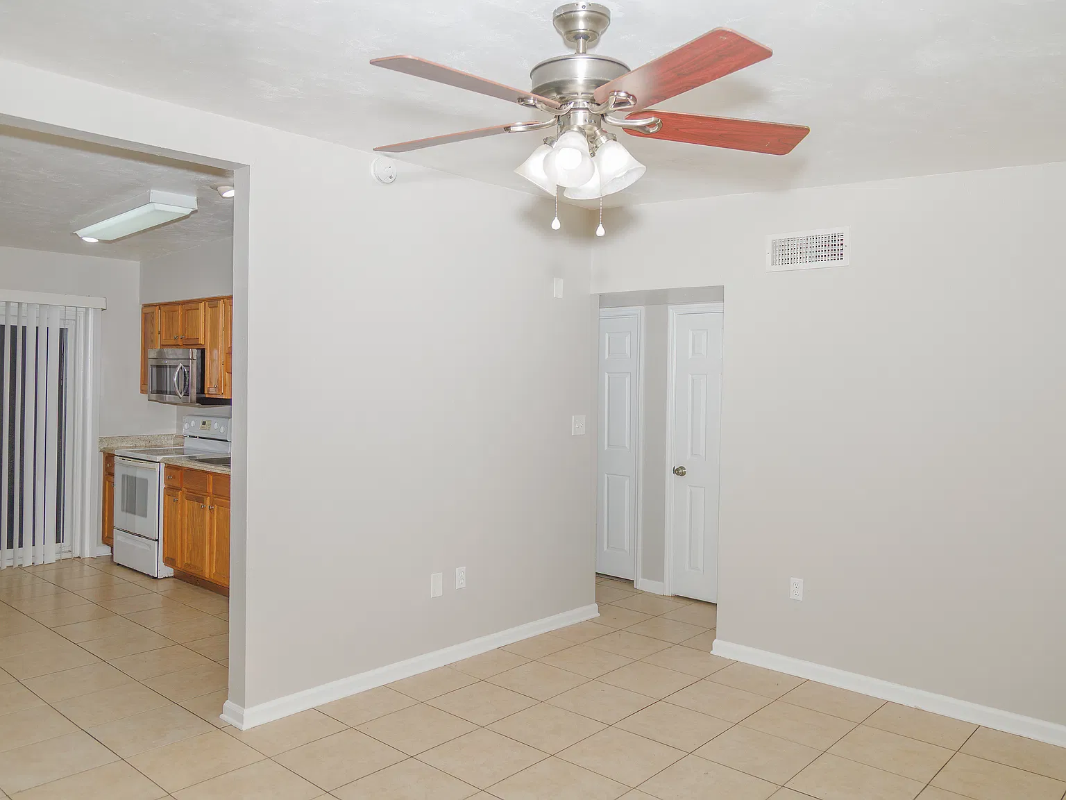 2 bed, 950 sqft, $1,250 — Photo 3