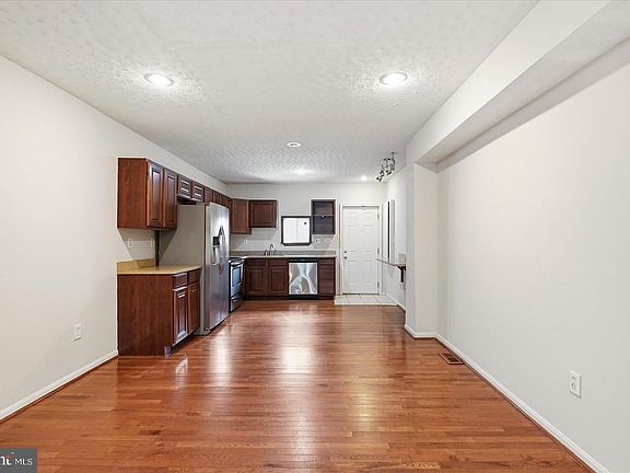 5th image of 1123 Race St