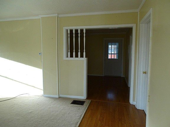 4th image of 146 Rose Ln
