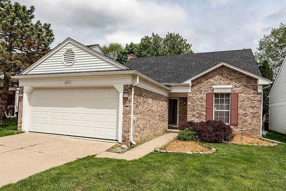 3077 Turnberry Ln photo 1
