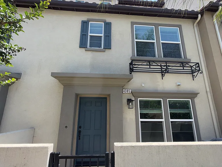 4385 Maple Ln — Photo 2