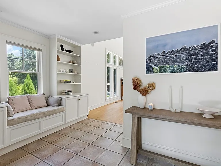 4 Great Circle Rd — Photo 12