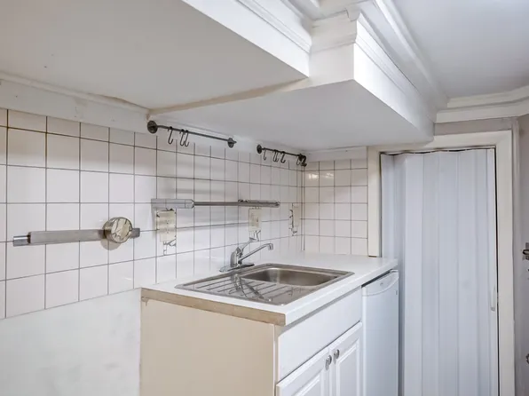 13 E Henrietta St, Baltimore, MD 21230