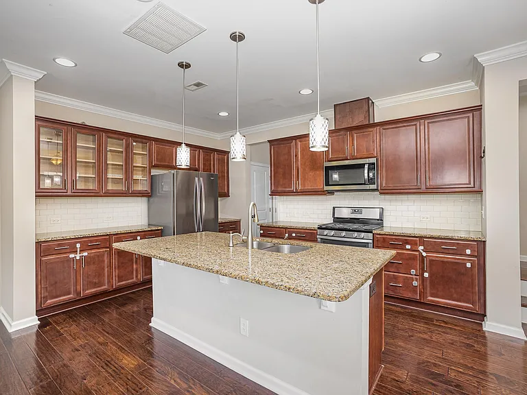 836 New Derby Ln — Photo 6